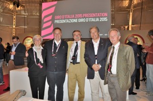 La delegazione dei comuni di Sestriere  Usseaux  Saint Vincent alla presentazione del Giro
