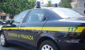 Per entrare in villa si fingono finanzieri, ma erano rapinatori