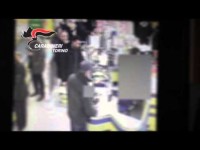 VIDEO | Eroe per caso. Immigrato blocca rapinatore e lo consegna ai carabinieri