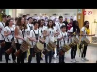 VIDEO | Festa della donna, un flash mob al centro commerciale Le due Valli di Pinerolo