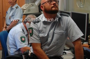 Beccati dalle telecamere dei vigili mentre abbandonano una lavatrice