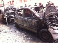 Bruciano due auto in centro a Pinerolo