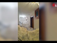 VIDEO | Le immagini girate dentro al condominio di Sestriere un attimo dopo la slavina