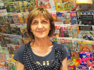 Laura Poet nella sua edicola