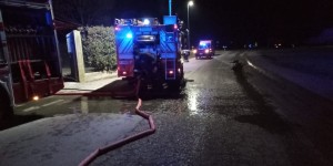 Macello, incendio in una lavanderia. Tre squadre di vigili del fuoco hanno limitato i danni