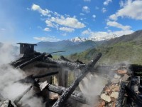 Angrogna distrutta dalle fiamme un’abitazione