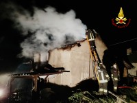Roure, l’ incendio distrugge una casa