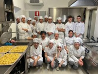 Il gruppo degli studenti francesi con gli chef del Cfiq di Pinerolo