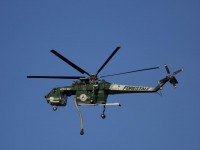 Un elicottero Erickson della Forestale interviene in val Chisone
