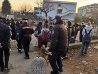 Pinerolo, cani antidroga davanti alla scuole