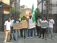 Protesta dei nigeriani a Luserna
