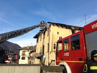 Porte, distrutta dalle fiamme la casa parrocchiale