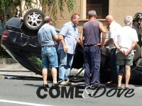 Auto si ribalta in via Saluzzo