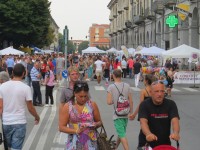 In migliaia in corso Torino per Vetrine dei Borghi