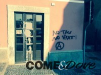Vandali colpiscono sede del Pd