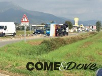 Si ribalta camion a Roletto, traffico deviato