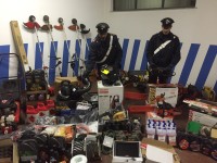 Cumiana: per 5 anni ruba nel negozio in cui lavora e nasconda la refurtiva a casa