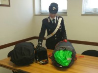 Il paracadute sequestrato dai carabinieri