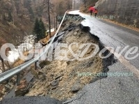 Prali: franata per 150 metri la strada, paese isolato