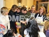 Sindaco e assessori servono ai tavoli della cena solidale