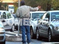 Pinerolo, giro di vite nei confronti dei parcheggiatori abusivi. Un paio sono clandestini