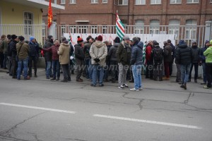 Presidio davanti ai cancelli della Pmt
