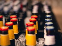 Vietato consumare bevande in vetro dalle 18