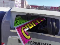 Strappati e buttati i cartelloni del circo
