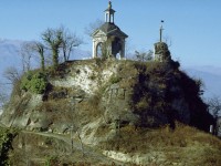 Cade dalla Rocca di Cavour, chiede 52 mila euro al Comune ma il tribunale respinge la richiesta