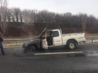 Un pick up ha preso fuoco in autostrada