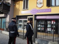 Airasca, l'oreficeria rapinata