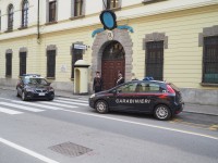 Emergono altri dettagli legati alla banda di ladri che ha colpito nel Pinerolese, bucando gli infissi