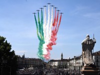 L’abbraccio delle Frecce Tricolore oggi su Torino