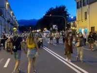 A Pinerolo il Comune ha deciso lo stop a mezzanotte e mezza per la somministrazione, ma solo durante alcuni giorni della settimana