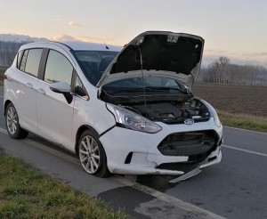 auto colpita dal carico web