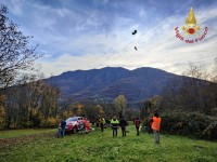 Con il parapendio sui fili dell’alta tensione