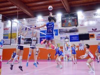 Quando terminerà l’esilio per gli atleti di Pinerolo del volley e del basket  costretti a giocare in altri Comuni? “Per il basket molto presto”
