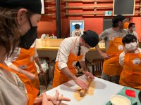 Il sindaco con le mani in pasta