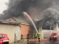 VIDEO | Incendio a Luserna, diverse squadre dei Vigili del Fuoco in azione
