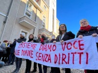 VIDEO | Un corteo di donne a Pinerolo per dire: ” No alla violenza”