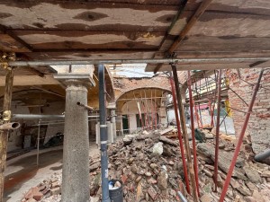 Piazza Ploto l'ala crollata