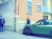 L'appostamento degli agenti della polizia