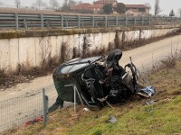 Sfonda il guardrail sull’autostrada Torino-Pinerolo
