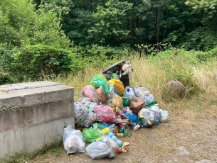Un segno di inciviltà che si ripete ogni domenica