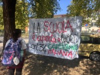 Pinerolo, dissequestrato lo striscione sulla Costituzione: era stato rimosso dai carabinieri