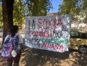 Pinerolo, dissequestrato lo striscione sulla Costituzione: era stato rimosso dai carabinieri